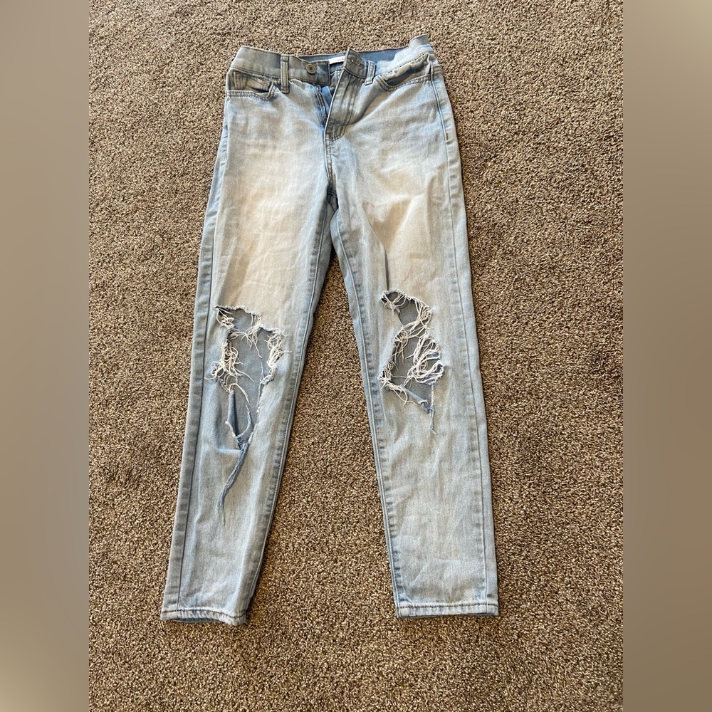 Light wash Kohl’s High Rise mom jeans